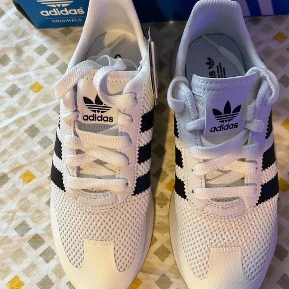 Adidas Flashback Women’s Size 6.5 NWT - Picture 2 of 7